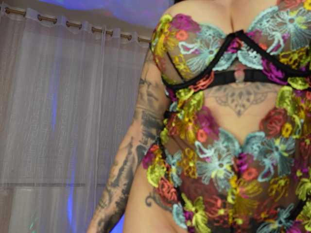 Live sex webcam photo for Oddetteblackk1 #290282436