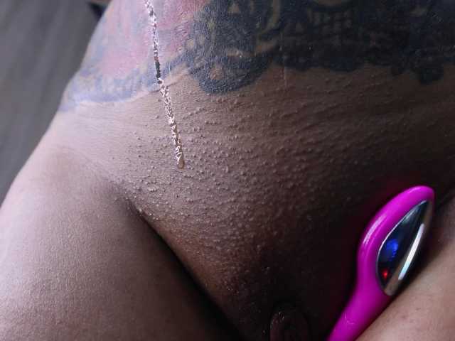 Live sex webcam photo for Oddetteblackk1 #291399453