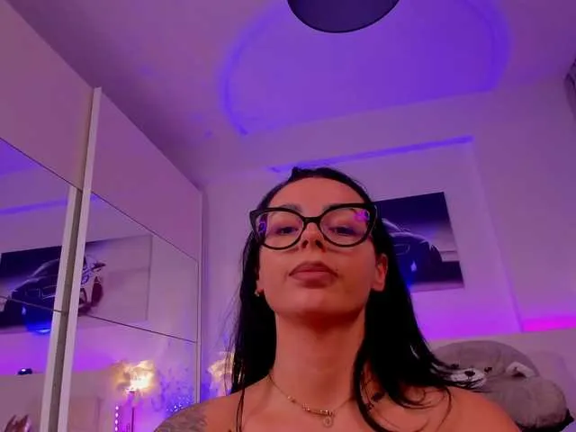 Live sex webcam photo for Oddetteblackk1 #292243742