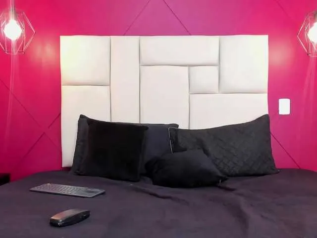 Live sex webcam photo for OdeCamila #275480079