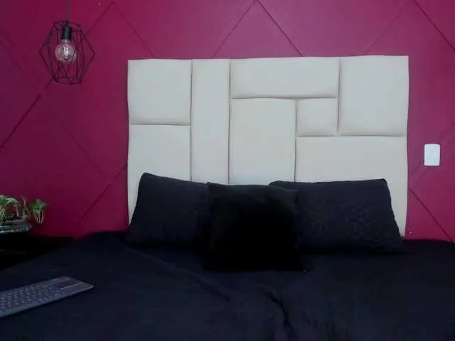 Live sex webcam photo for OdeCamila #275965879