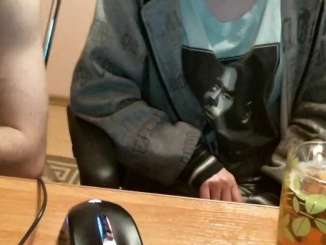 Live sex webcam photo for Offline33 #277960542