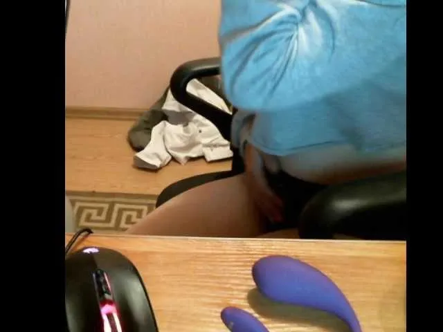 Live sex webcam photo for Offline33 #288425535