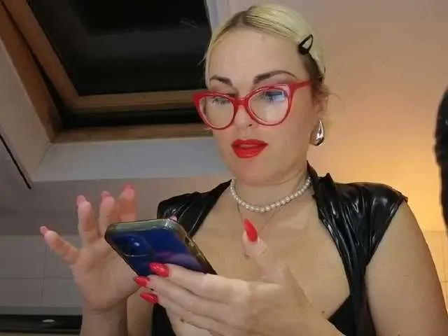 Live sex webcam photo for OhKatusha #291270166