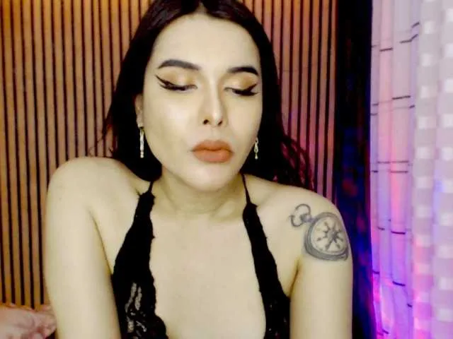 Live sex webcam photo for Ohmyvina69 #293102135