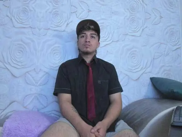 Live sex webcam photo for OilMen22 #291243616