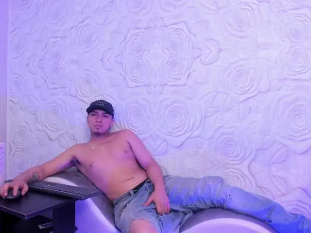 Live sex webcam photo for OilMen22 #291389579