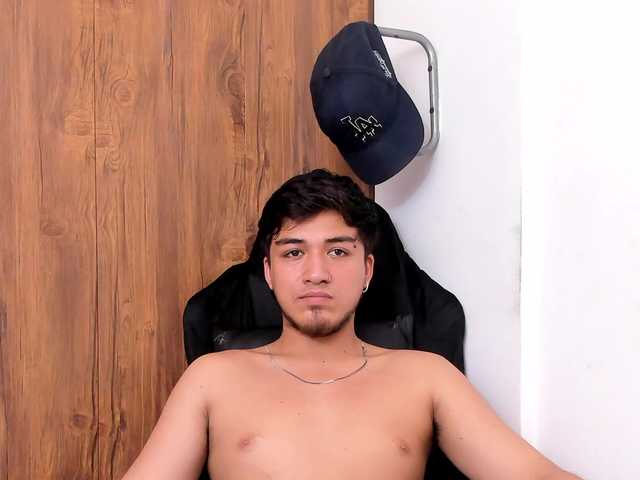 Live sex webcam photo for OilMen22 #291742410