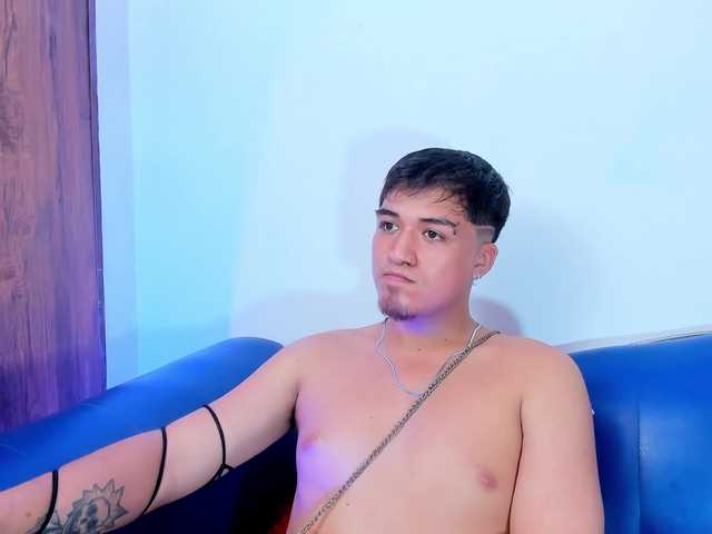 Live sex webcam photo for OilMen22 #291786959