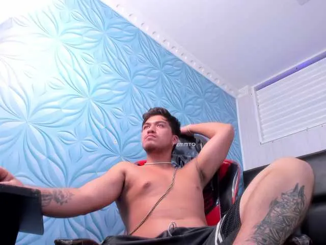 Live sex webcam photo for OilMen22 #292252442