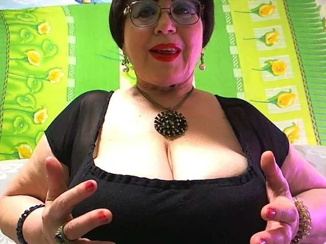 Live sex webcam photo for OldKinkyMILF #290414747