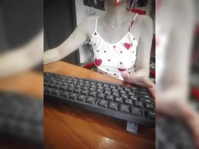 Live sex webcam photo for Olik-Pisa #291259175