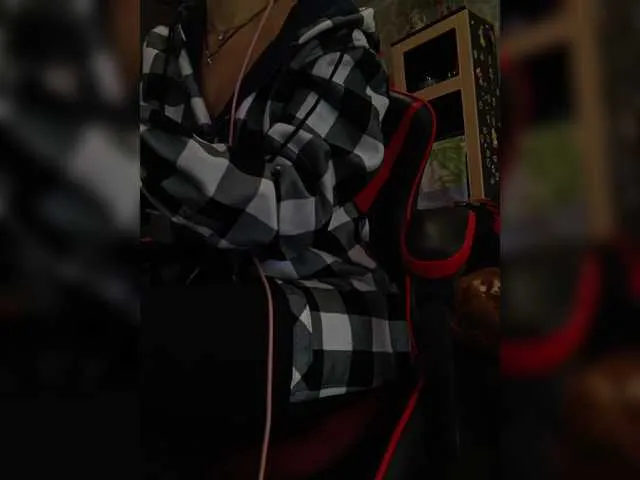 Live sex webcam photo for Olik-Pisa #292095849