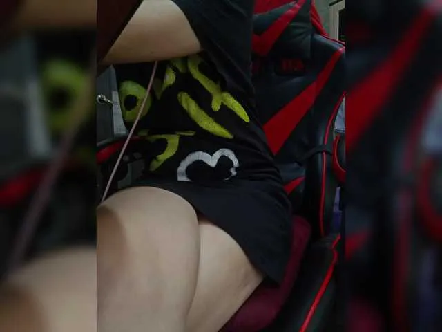 Live sex webcam photo for Olik-Pisa #292275976