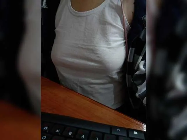 Live sex webcam photo for Olik-Pisa #293690757