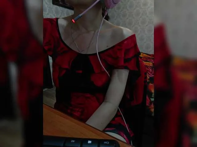Live sex webcam photo for Olik-Pisa #294155687