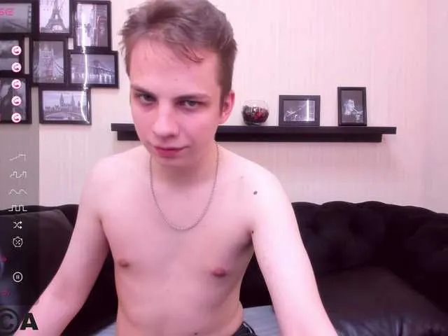 Live sex webcam photo for OliverCute #277018291