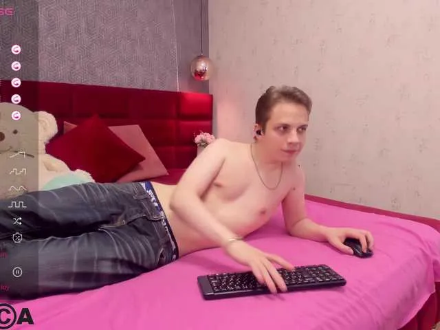 Live sex webcam photo for OliverCute #277073369