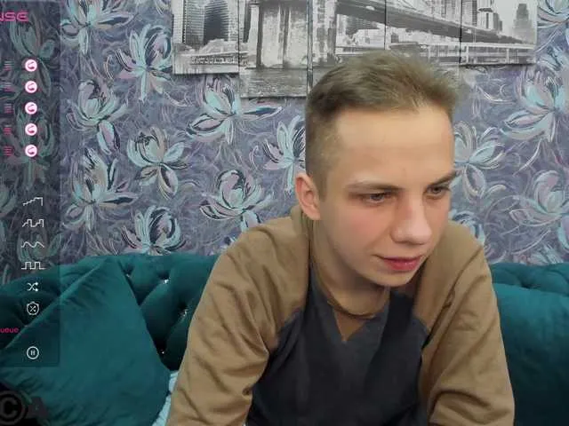 Live sex webcam photo for OliverCute #277106201