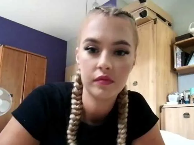 Live sex webcam photo for OliviaDoll #289467308