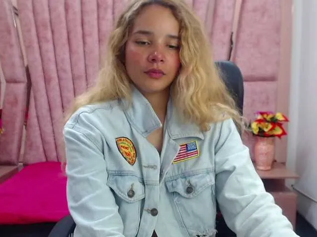 Live sex webcam photo for OliviaFox #277810096