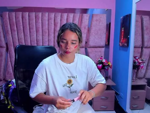 Live sex webcam photo for OliviaFox #290311741