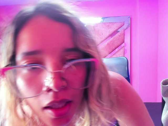 Live sex webcam photo for OliviaFox #290421265