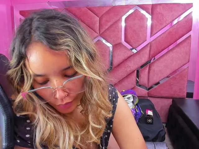 Live sex webcam photo for OliviaFox #290437029