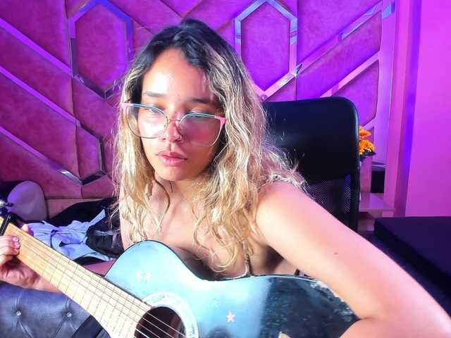 Live sex webcam photo for OliviaFox #290634033