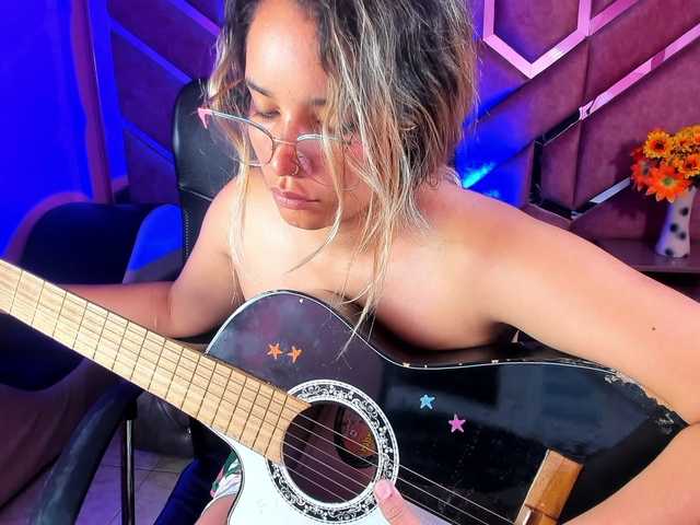 Live sex webcam photo for OliviaFox #290736536