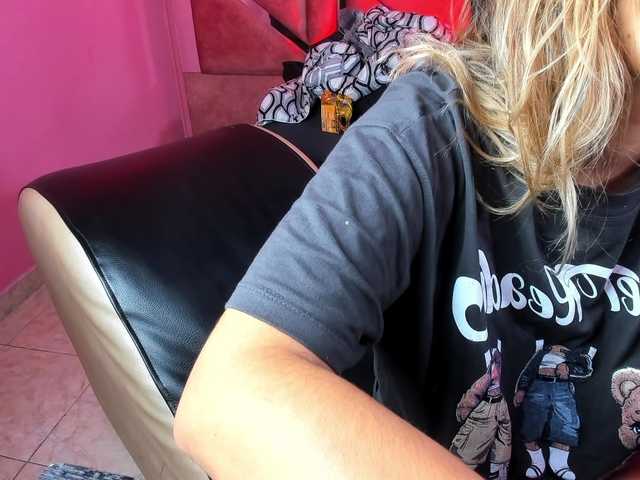 Live sex webcam photo for OliviaFox #290762595