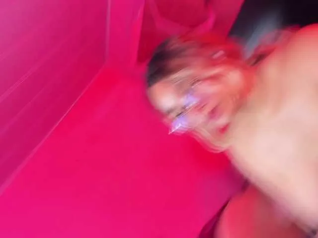 Live sex webcam photo for OliviaFox #292147878