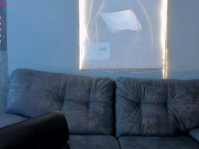 Live sex webcam photo for OliviaMartin1 #275547359