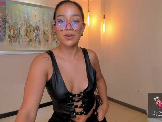 Live sex webcam photo for OliviaMartin1 #275601681