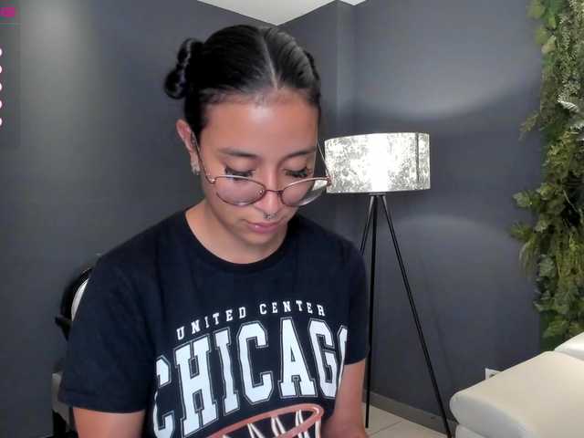 Live sex webcam photo for OliviaMartin1 #276016489