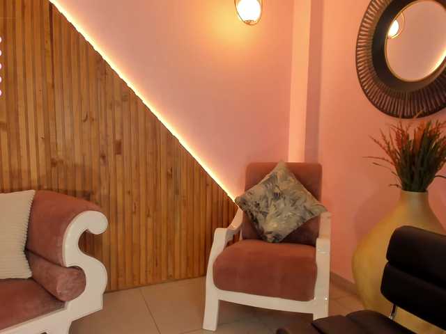 Live sex webcam photo for OliviaMartin1 #276215633