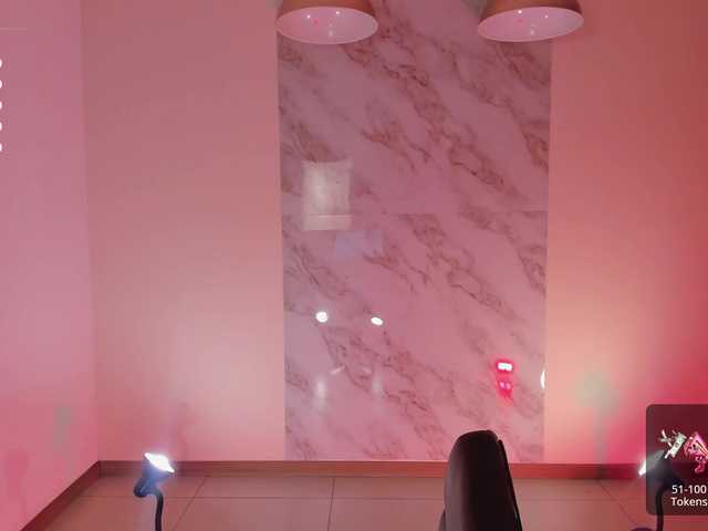 Live sex webcam photo for OliviaMartin1 #276365047