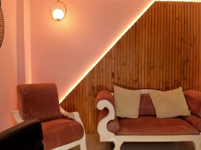 Live sex webcam photo for OliviaMartin1 #276383523