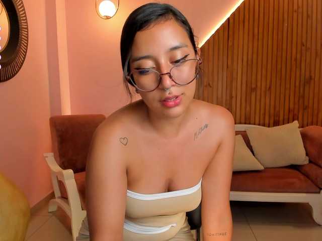 Live sex webcam photo for OliviaMartin1 #276392478