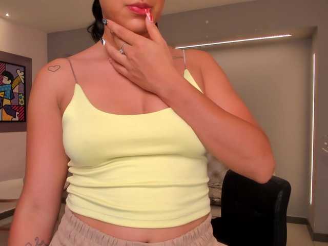 Live sex webcam photo for OliviaMartin1 #276607816