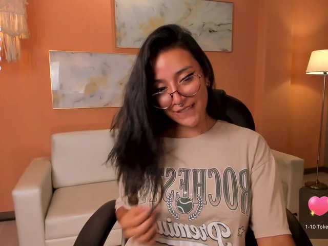 Live sex webcam photo for OliviaMartin1 #276616815