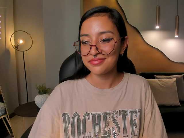 Live sex webcam photo for OliviaMartin1 #276706759