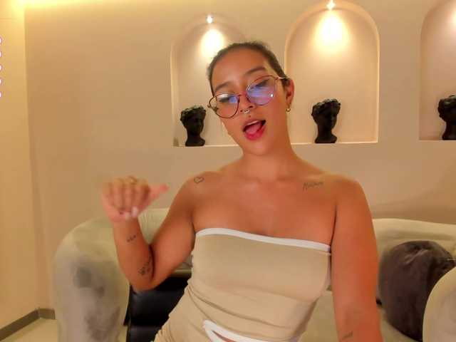 Live sex webcam photo for OliviaMartin1 #276933853