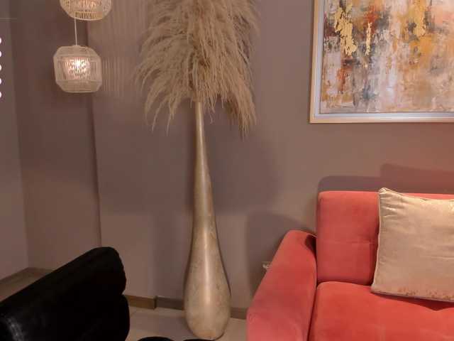 Live sex webcam photo for OliviaMartin1 #276946164