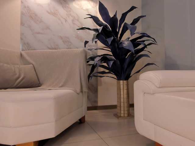 Live sex webcam photo for OliviaMartin1 #276974507