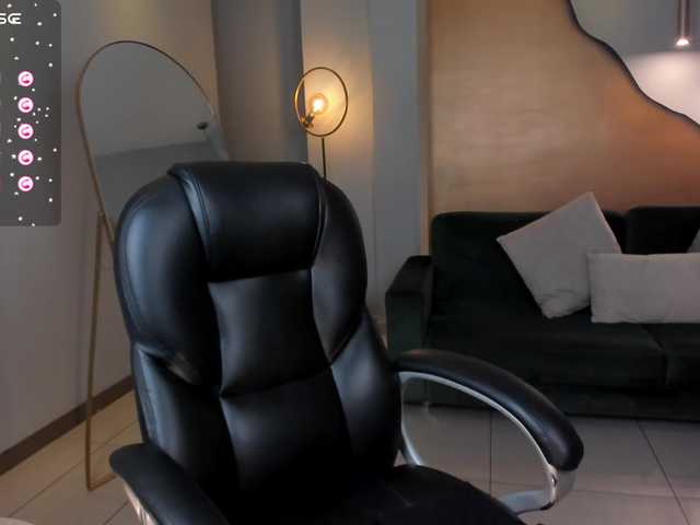 Live sex webcam photo for OliviaMartin1 #277453660