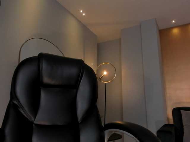 Live sex webcam photo for OliviaMartin1 #277507649