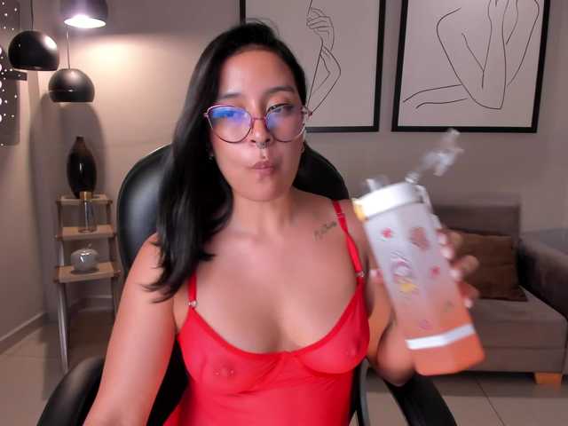 Live sex webcam photo for OliviaMartin1 #277546906