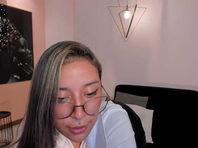 Live sex webcam photo for OliviaMartin1 #277656531