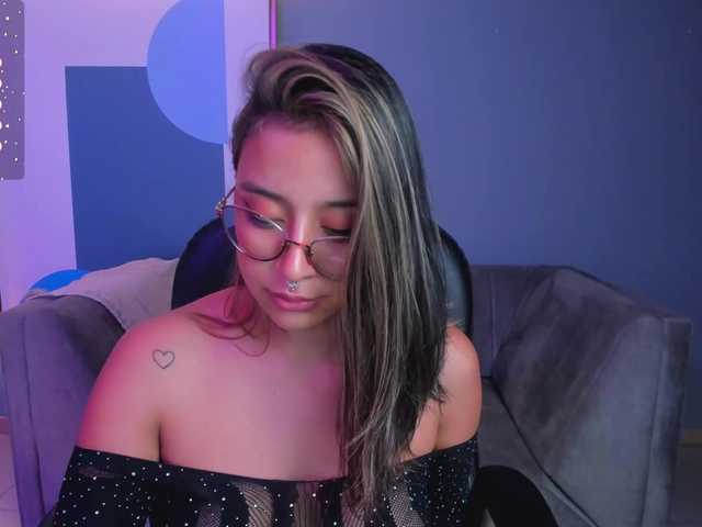 Live sex webcam photo for OliviaMartin1 #277674014